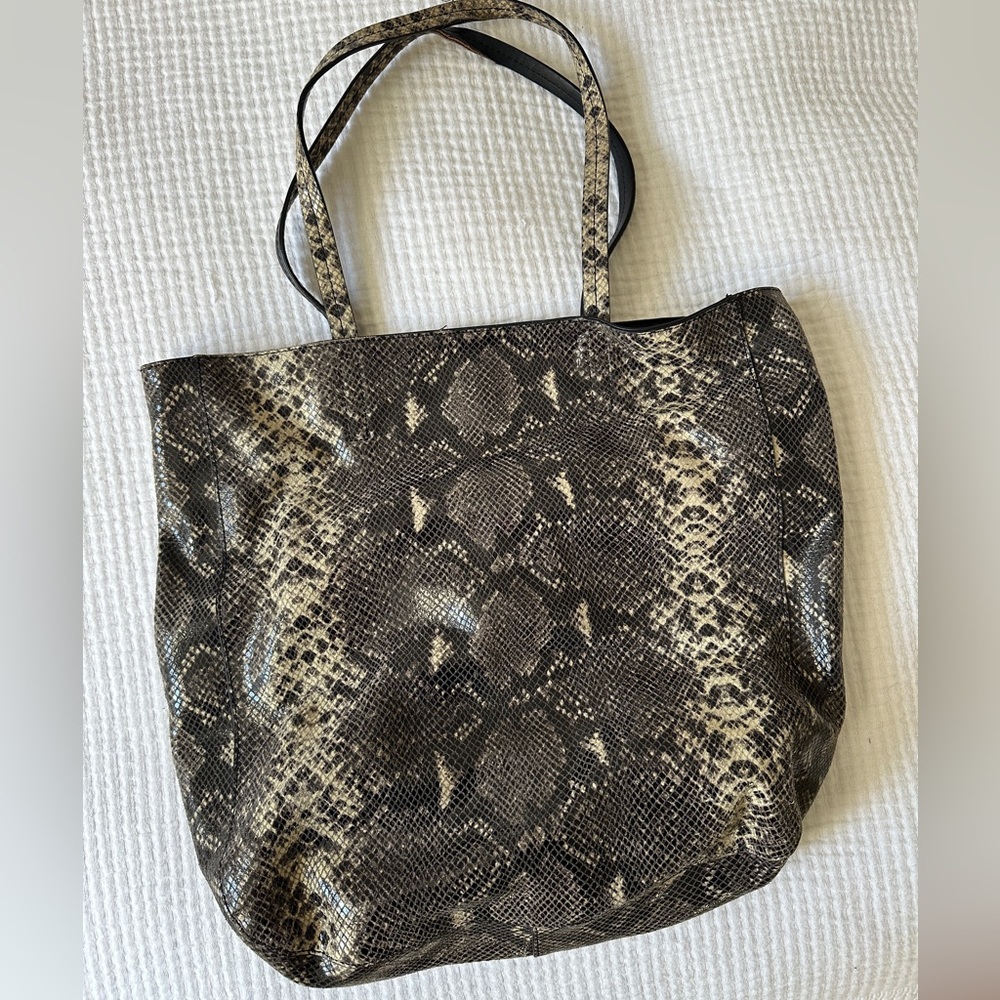 BANANA REPUBLIC LEATHER TOTE